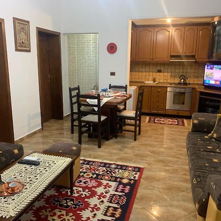 Vila Demaj! Free Parking Berat Luaran gambar